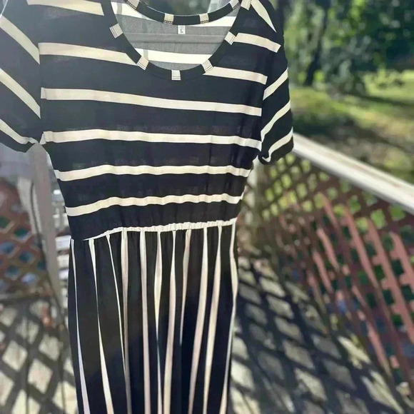 Black And‎ White Stripped Maxidress With Pockets Size Large - Picture 5 of 6